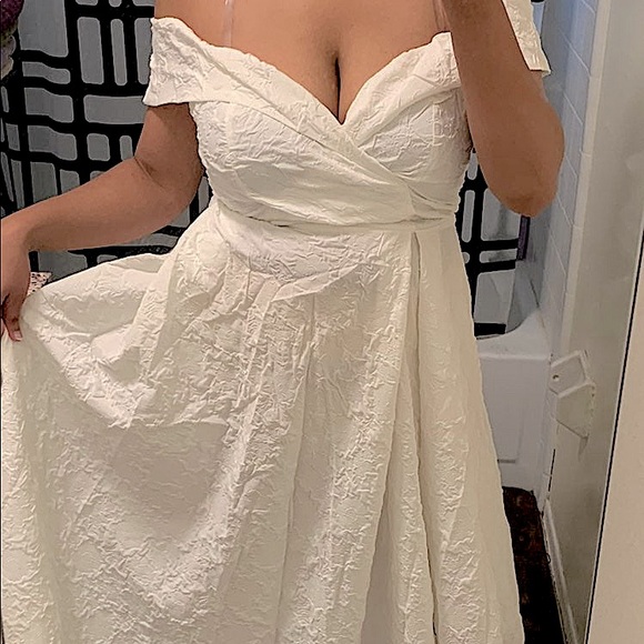 White Gorgeous Tea-Length Bridal dress - Picture 7 of 9